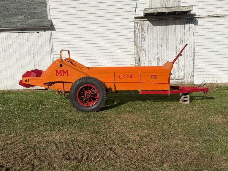 Minneapolis Moline LS300 Single Axle Manure Spreader, Ground Drive, New Woo
