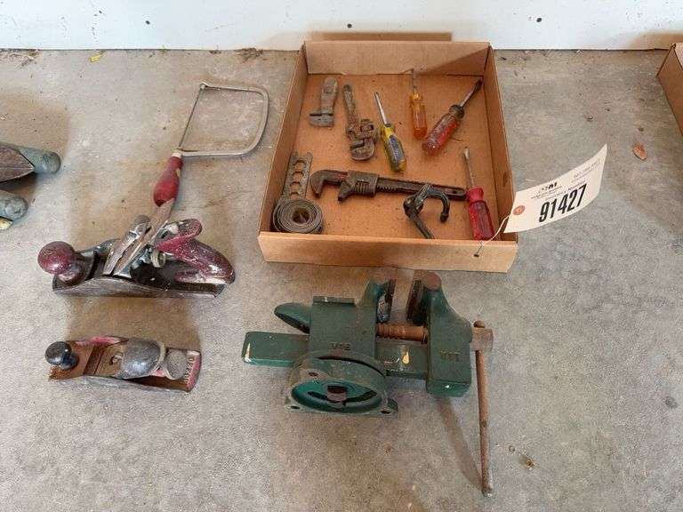 Flat Containing screwdrivers, wrenches, vise, 2 Hand Planes