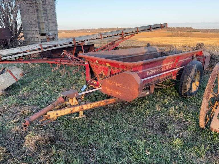 New Holland 328 Manure Spreader, Wood Floor, 540 PTO, Single Beater