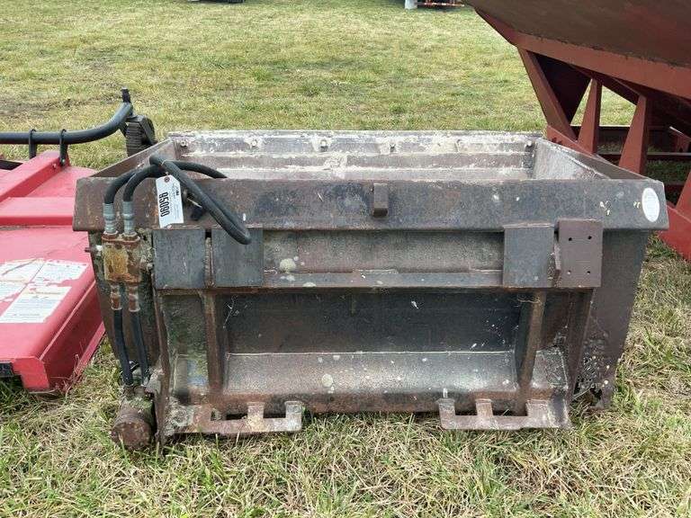 Mensch Side Shooter Bedding Spreader, Hyd. Drive, Universal Skid Loader Pla