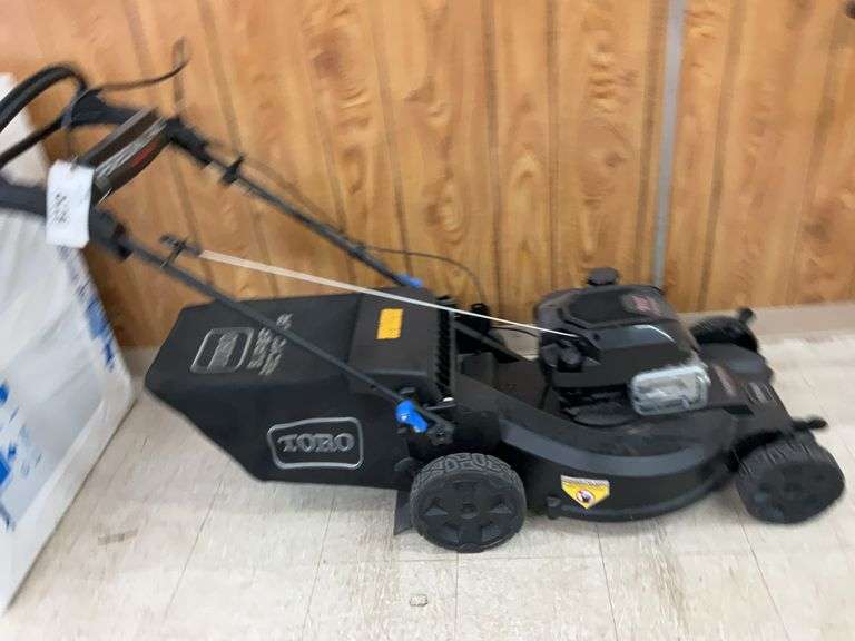 New Toro Smart Stow self-propelled lawnmower with bagger, 163 cc -  located