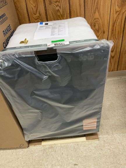 New whirlpool model WDF332PAMB dishwasher - located front showroom