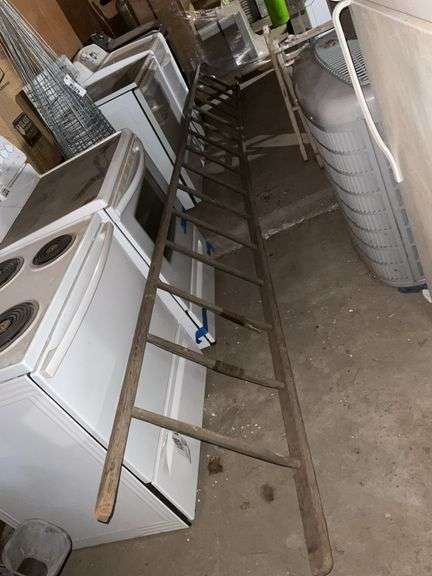 Vintage 15 foot wooden ladder – located garage