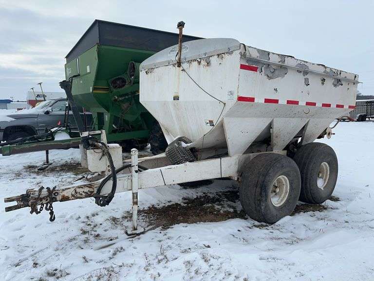 Willmar 8 Ton Pull Type Fertilizer Spreader, Ag Leader Variable Rate Module