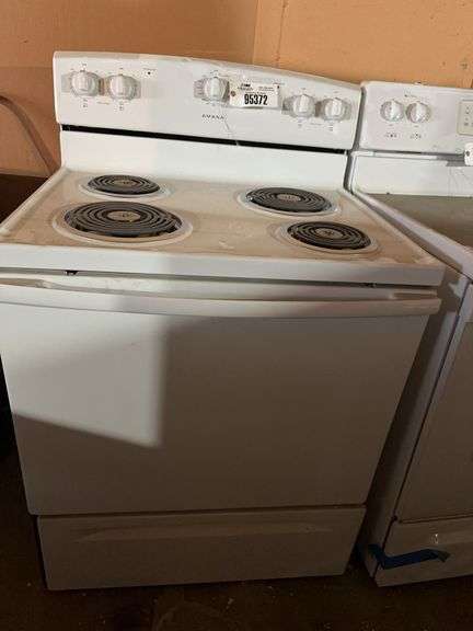 Used Electric Amana 4 Burner range/oven– Located garage