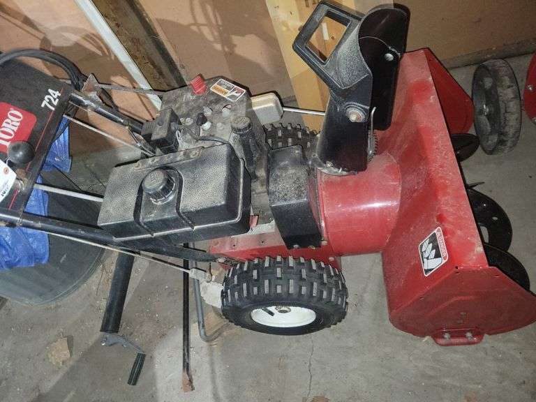 Toro 724 snowblower, two stage, electric Start, recoil broken(Used) - locat
