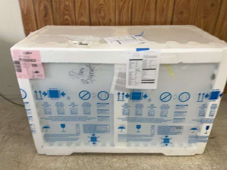 New Whirlpool Motto WZC5216LW, 16 ft., convertible, chest freezer -Located 