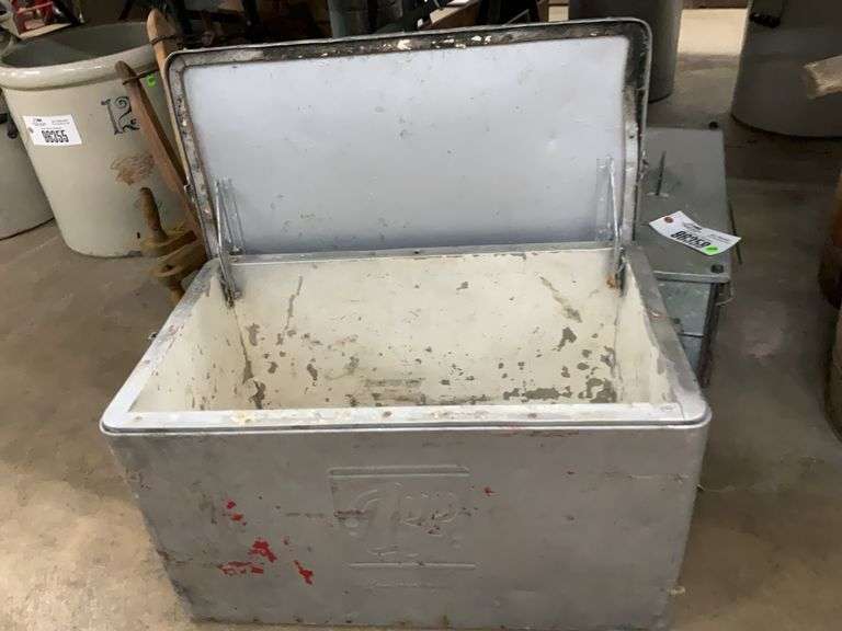 Vintage 7UP Cooler