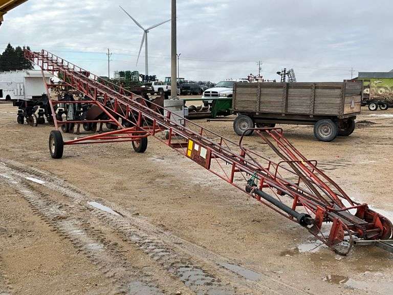 Eagle 40ft hay conveyor, PTO driven, all works, ti