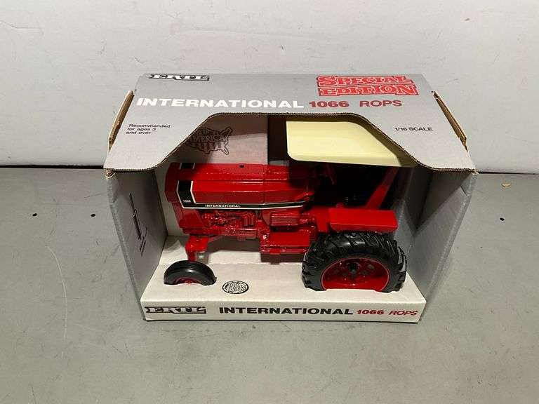 Ertl special edition International 1066 ROPS 1/16 - Hamilton-Maring ...