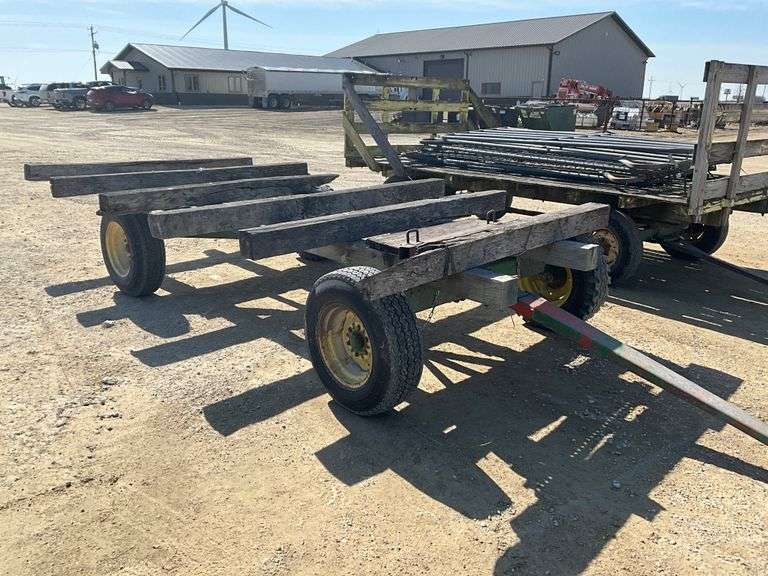 HMDE Round bale rack on gear