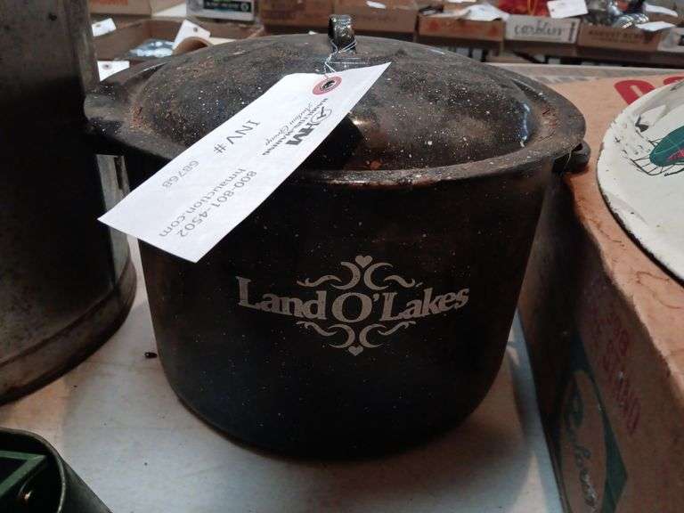 Land O'Lakes Cooktop Enamelware Cooking Pot