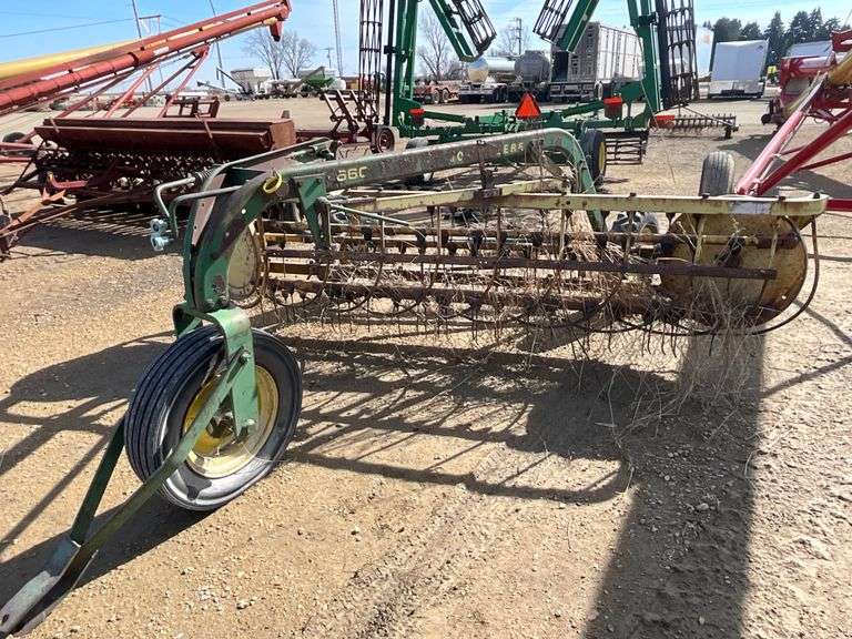 John Deere 660 Hay Rake