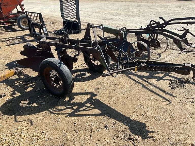 JD 44 hyd lift 2 bottom plow