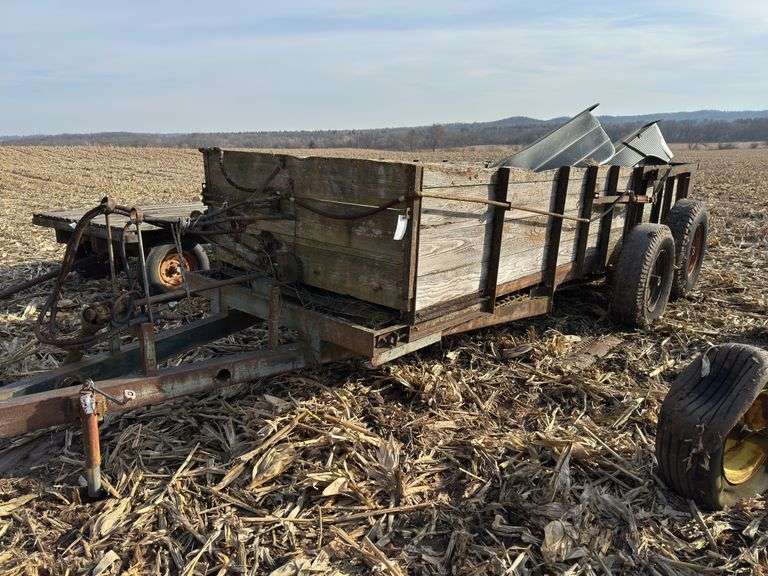 Wood Sided Tandem Axle Manure Spreader, Poly Floor