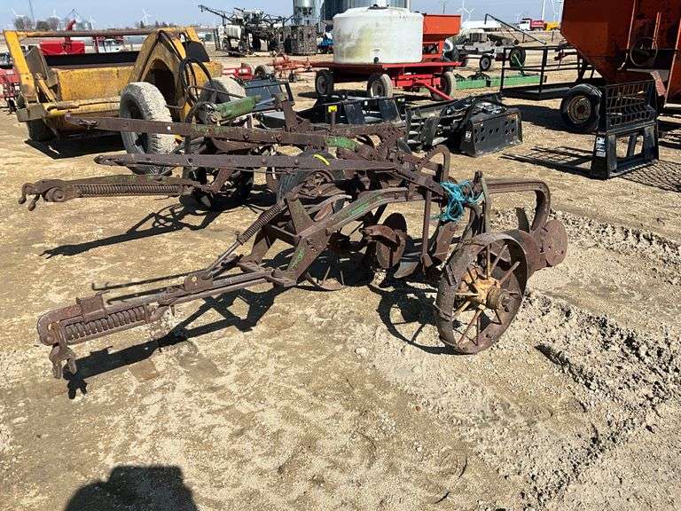 JD 612 2 bottom trip plow