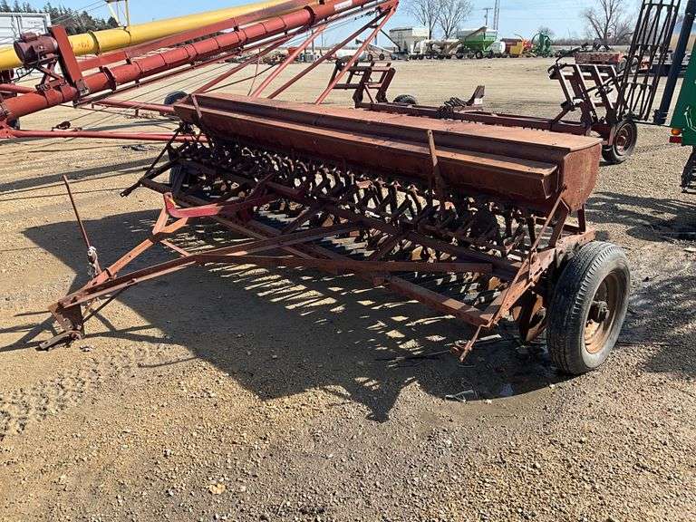 Int. 12ft Grain Drill, 6" Spacings
