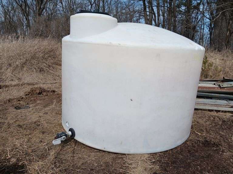 1550 gallon poly tank