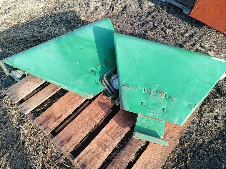 (2) John Deere Flat Top Fenders, from 10 or 20 Ser