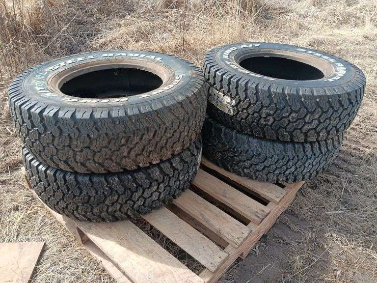 (4) Like New Tread 31x 10.5 x 16.5 Tires