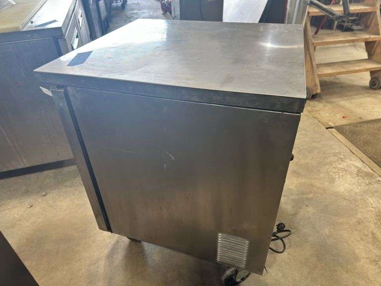 True Model TUC-27 27" Wide Undercounted Refrigerator with 1 Door, 115V Sing