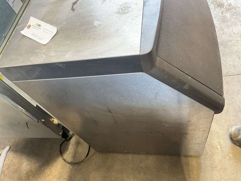 Manitowoc Model QY0214A Ice Maker, NSF, Plastic is Cracked, 26"x33"x27"