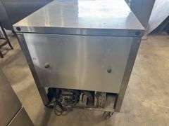 True Model TUC-27 27" Wide Undercounted Refrigerator with 1 Door, 115V Sing