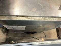 Manitowoc Model QY0214A Ice Maker, NSF, Plastic is Cracked, 26"x33"x27"