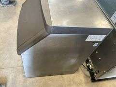 Manitowoc Model QY0214A Ice Maker, NSF, Plastic is Cracked, 26"x33"x27"