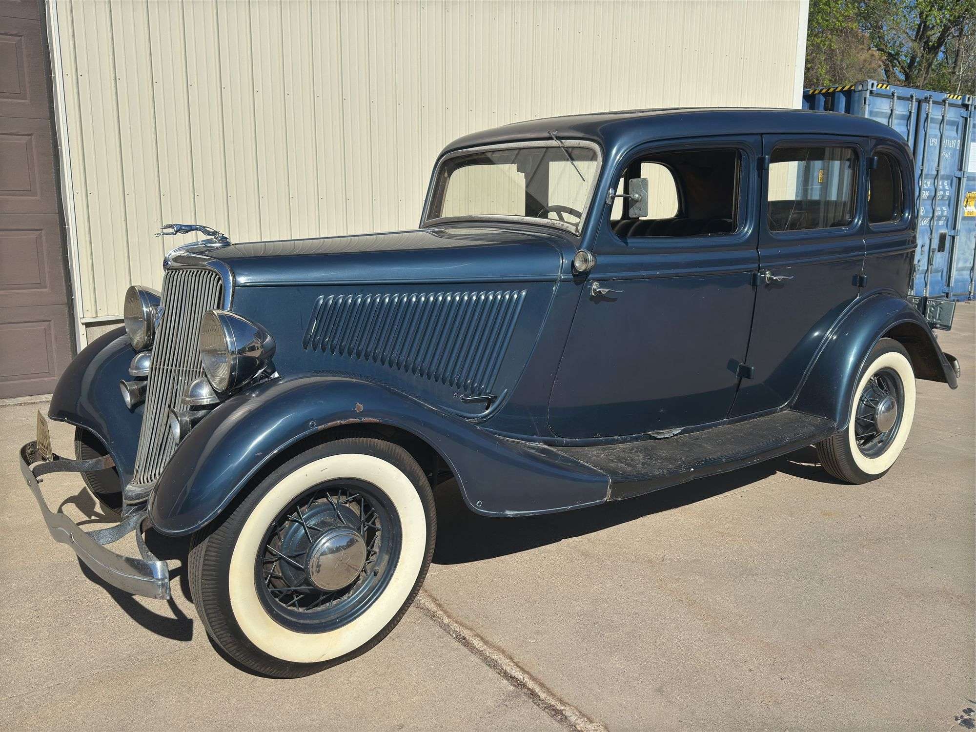 1934 Ford Deluxe 4 Door, Flathead V8, 16