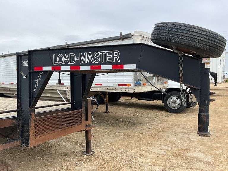 *** 2010 Loadmaster trailer, 32ft dual tandem axle