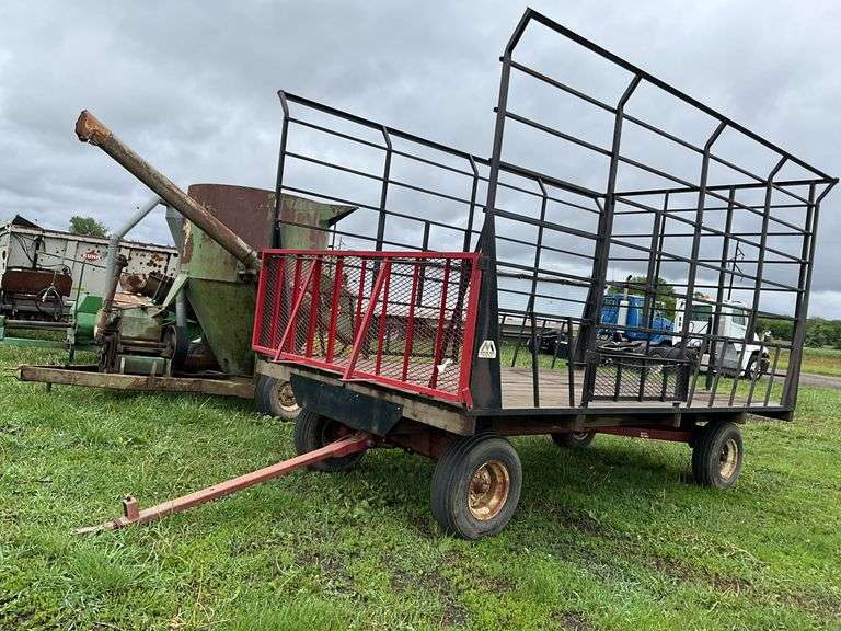 Notch 9'x16' Steel Bale Throw Rack, Good Wood Floo - Hamilton-Maring ...