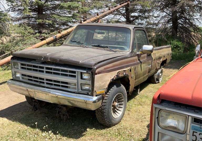 Chev 3/4 ton truck, 4x4, brown.  Non-runner - no title/reg