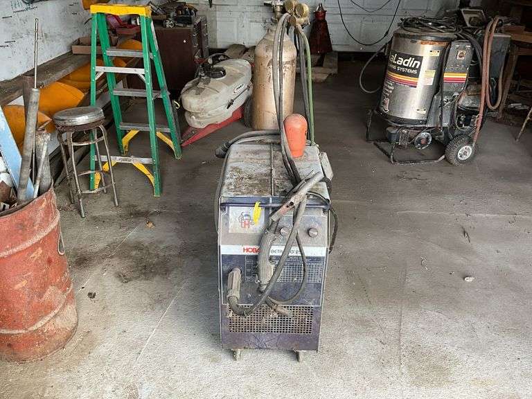 Hobart beta-mig 251 welder w/tank. No paper work for tanks