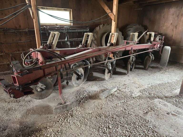 International 710 Automatic Plow, 5 x 18's, Coulters, In-Furrow
