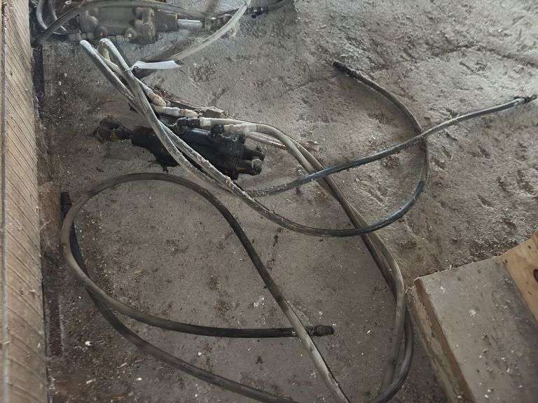 (2) Moline Hydraulic Cylinders