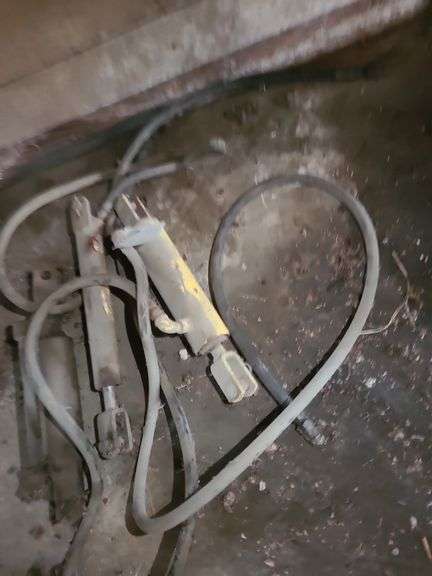 (3)Hydraulic Cylinders
