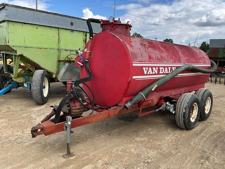 Van Dale 1,500-gal Vacuum Tank Spreader, Valves/Ta