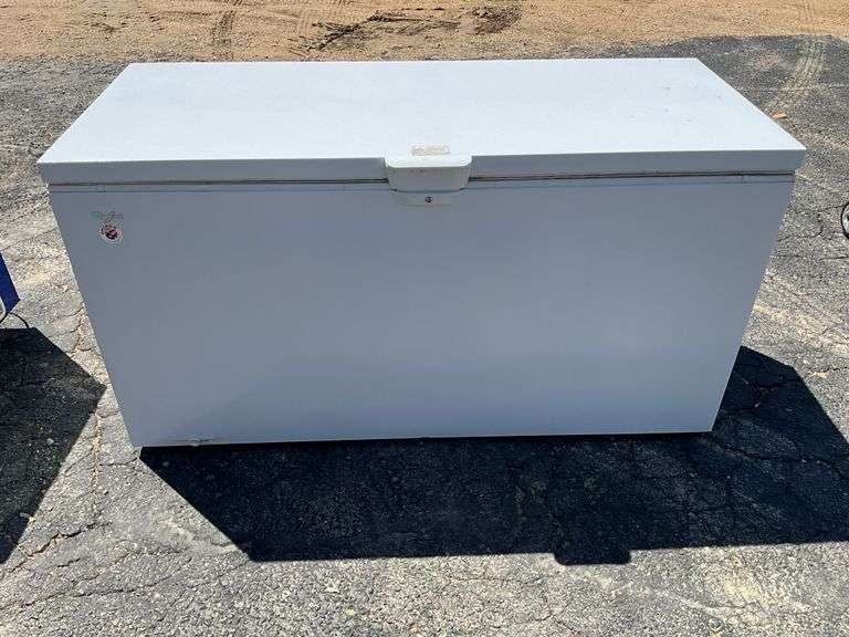 Whirlpool Chest Freezer, Model WZC3122DW01, 65"x27