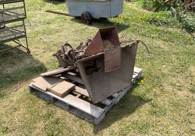 Wagon end gate seeder