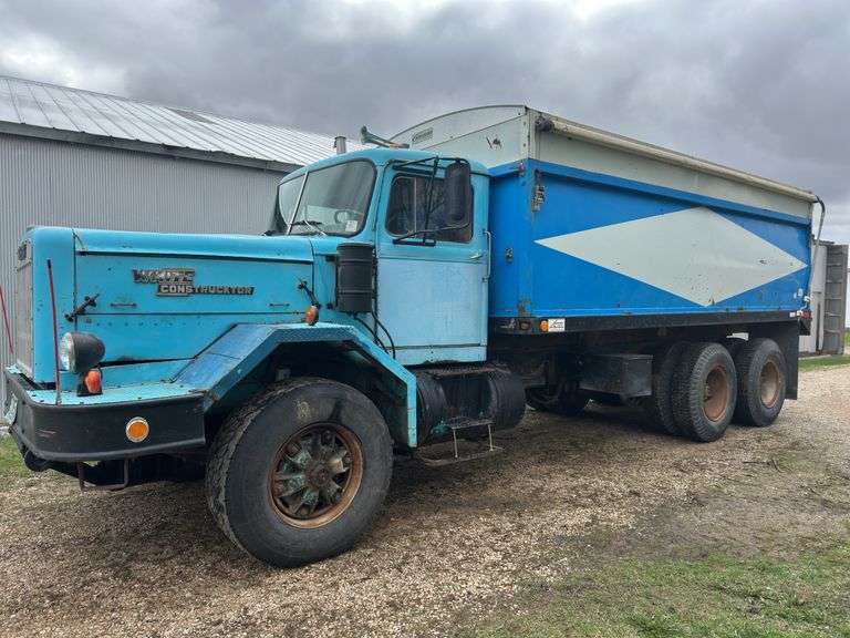 1969 White Construcktor Twin Screw Grain Truck, Crysteel 18' Steel Box and 