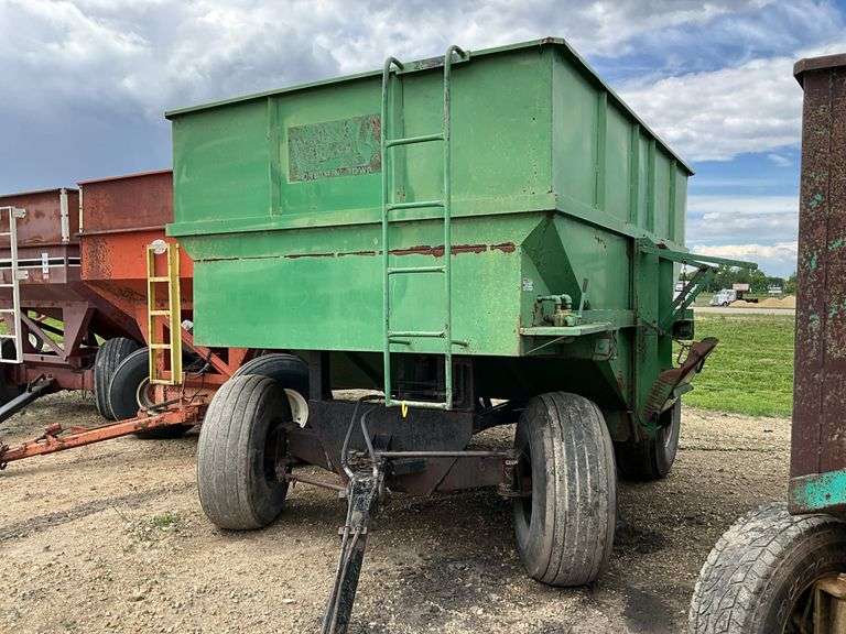 Bird Sall 300bu. Hydraulic Tilt Side Dump