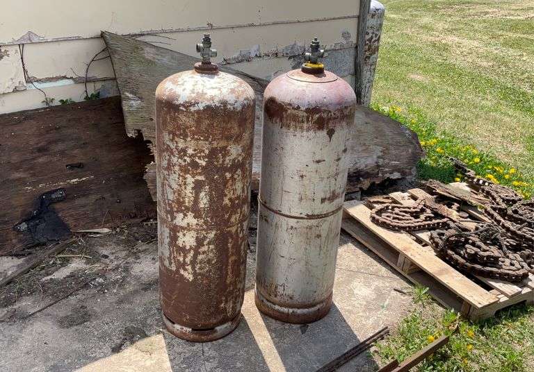 (2) bottle tanks