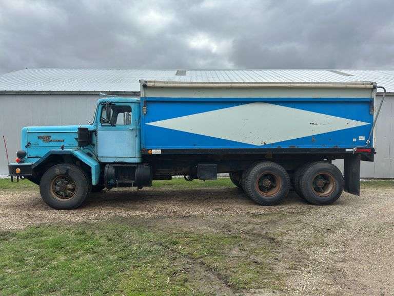 1969 White Construcktor Twin Screw Grain Truck, Crysteel 18' Steel Box and 