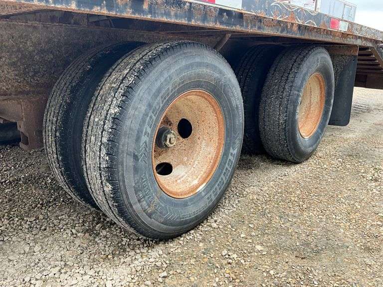 *** 2010 Loadmaster trailer, 32ft dual tandem axle