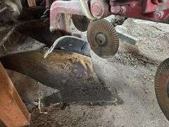 International 710 Automatic Plow, 5 x 18's, Coulters, In-Furrow