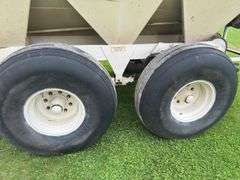 Willmar 600 Dry Fertilizer Spreader, Dual Spinners, Tandem Axle, 540PTO, Go