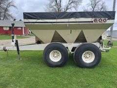 Willmar 600 Dry Fertilizer Spreader, Dual Spinners, Tandem Axle, 540PTO, Go