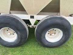 Willmar 600 Dry Fertilizer Spreader, Dual Spinners, Tandem Axle, 540PTO, Go