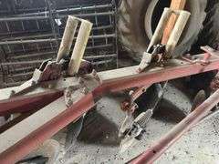 International 710 Automatic Plow, 5 x 18's, Coulters, In-Furrow